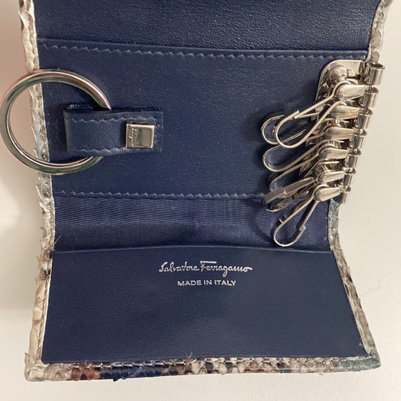 Salvatore Ferragamo REAL Reptile Key Holder- NEVER BEEN USED - Picture 3 of 7
